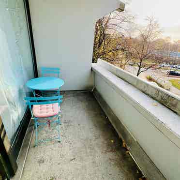 Ein wunderschönes Zimmer mit Balkon