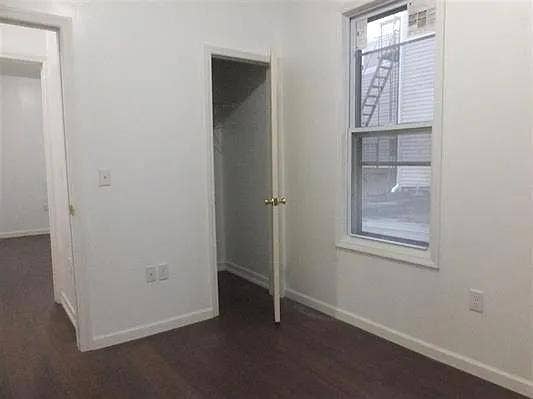 Looking for a female roommate