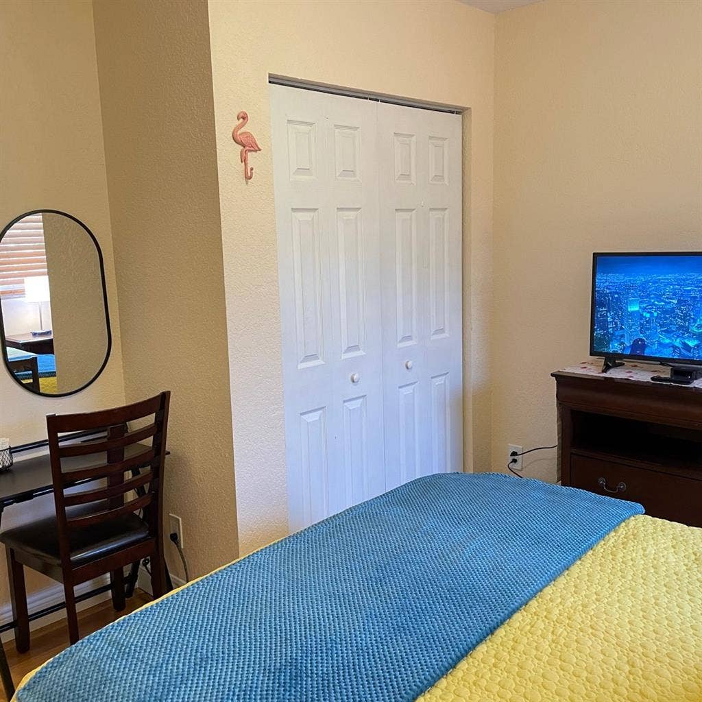 Furnished Room! w/ Flat Rent