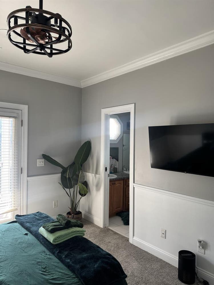 Emerald Room 
for Rent in Lakewood