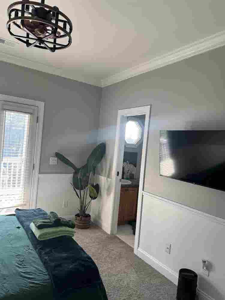 Emerald Room 
for Rent in Lakewood