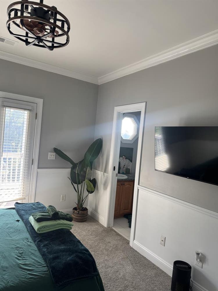 Emerald Room 
for Rent in Lakewood