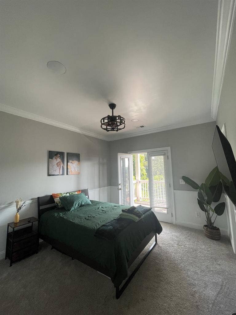 Emerald Room 
for Rent in Lakewood