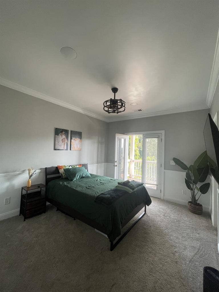 Emerald Room 
for Rent in Lakewood