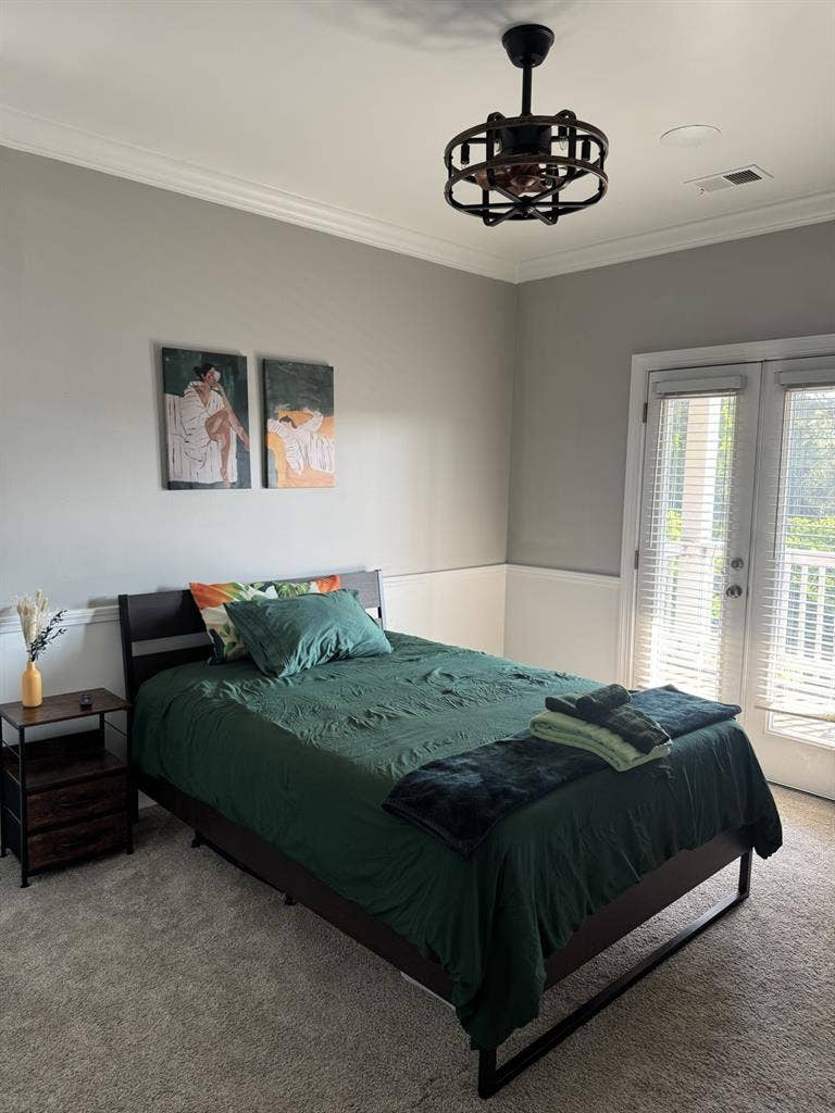 Emerald Room 
for Rent in Lakewood