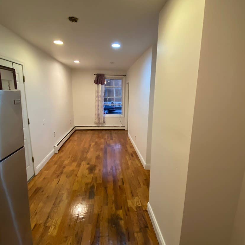 2 Private rooms 4 rent - female apt