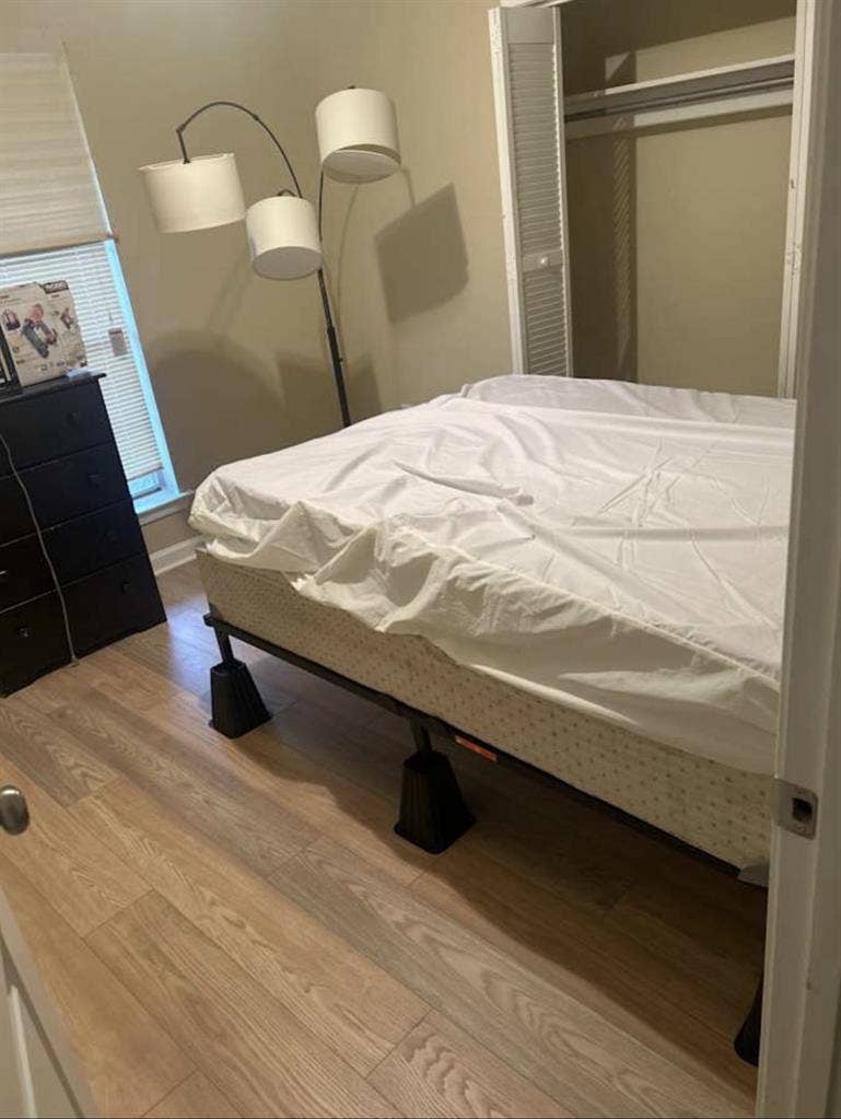 Room available in 4 bedroom home