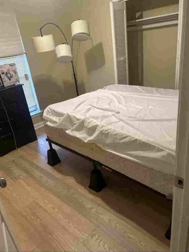 Room available in 4 bedroom home