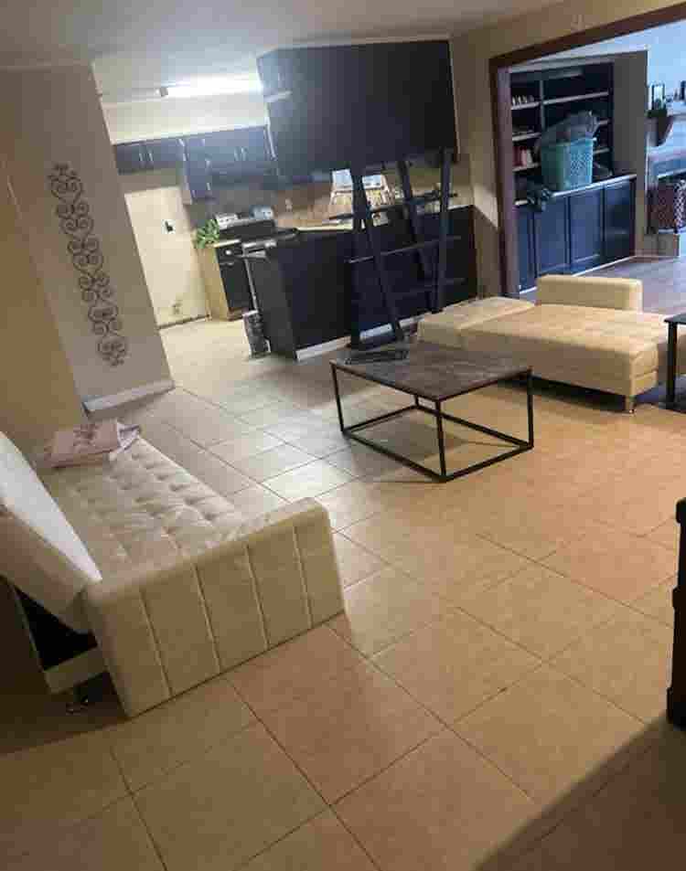 Room available in 4 bedroom home