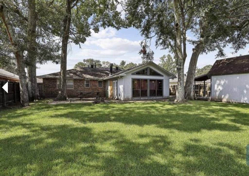 Room available in 4 bedroom home