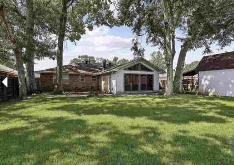 Room available in 4 bedroom home