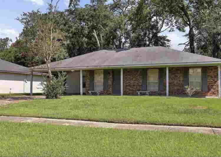 Room available in 4 bedroom home