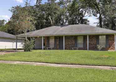 Room available in 4 bedroom home