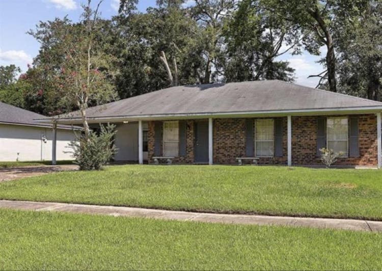 Room available in 4 bedroom home