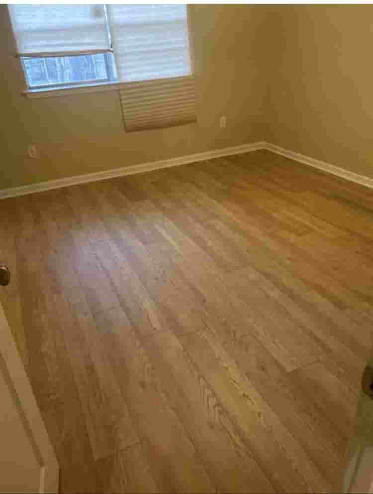 Room available in 4 bedroom home