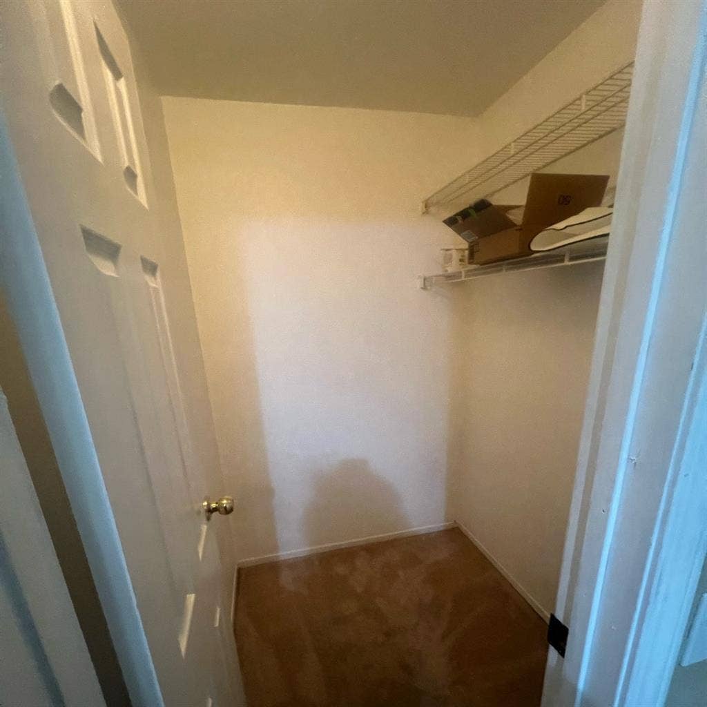 2 ROOMS READY FOR RENT LADIES ONLY