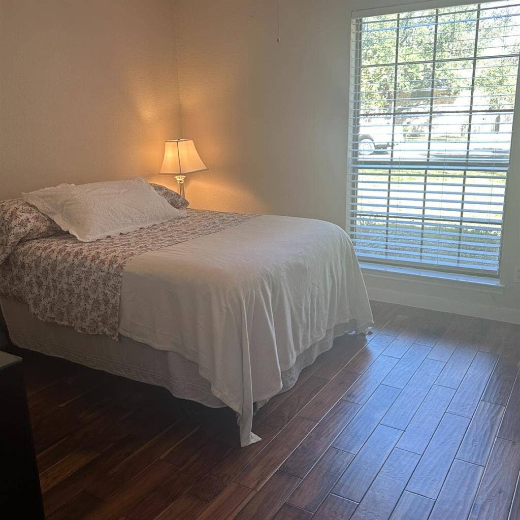 Furnished room, S Austin