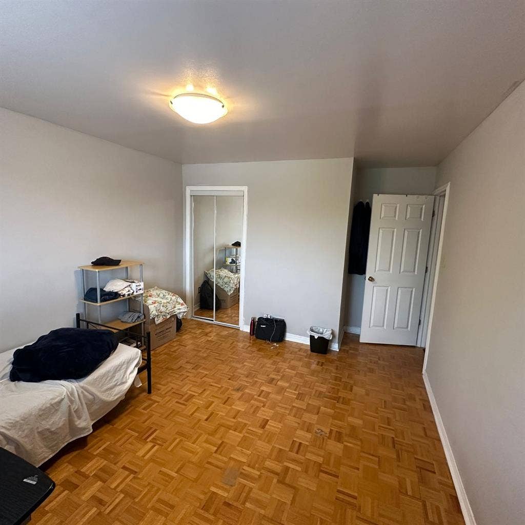 Roommate required (Shared room)