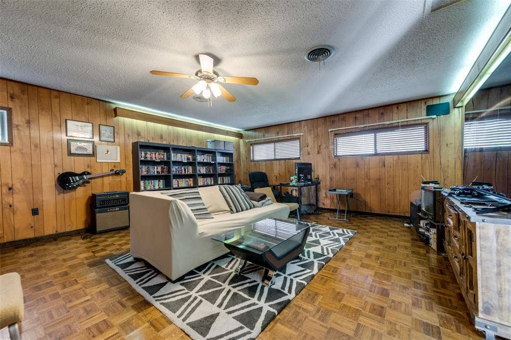 1 BR in Dallas