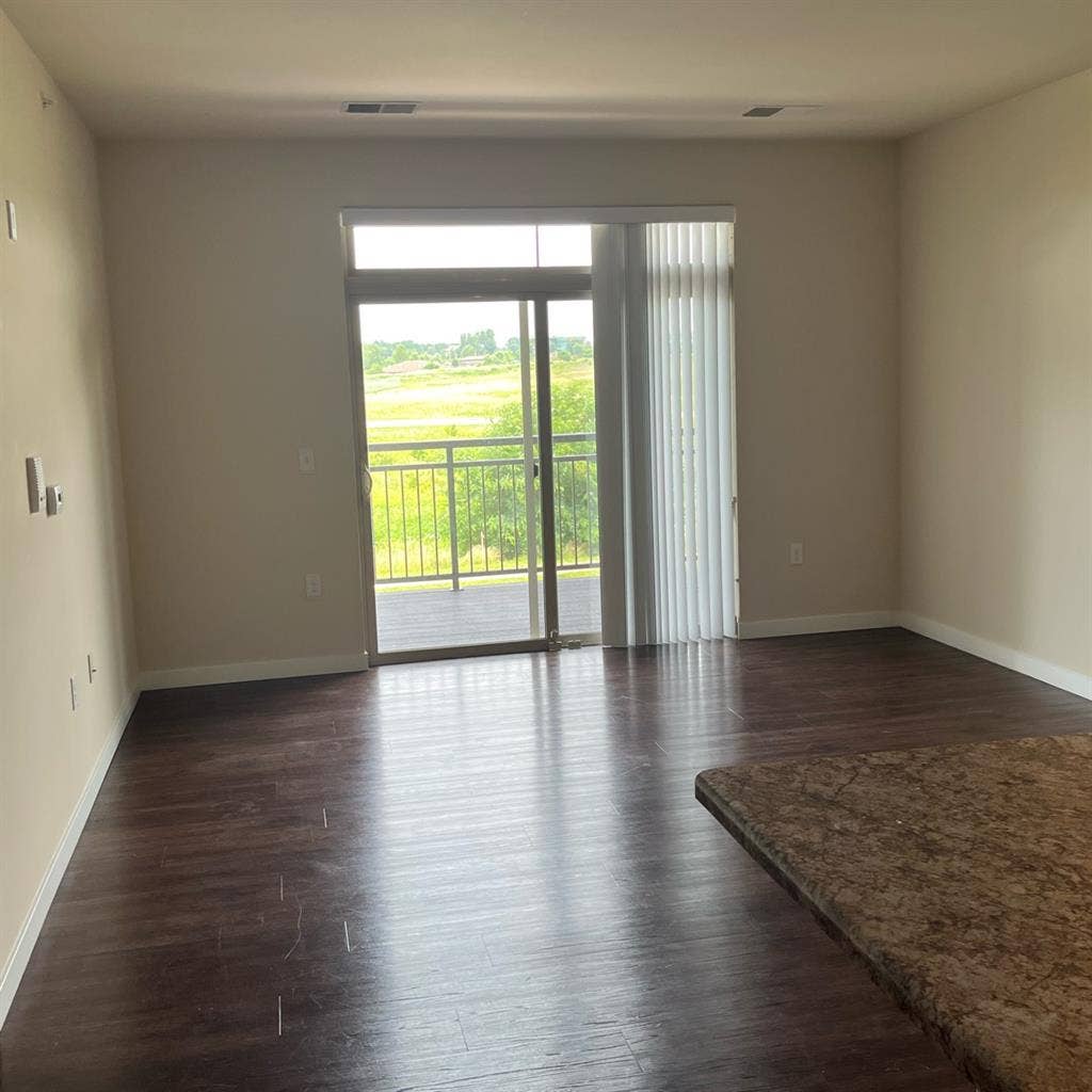 SUBLET APT AVAILABLE NOW- 
VERONA WI