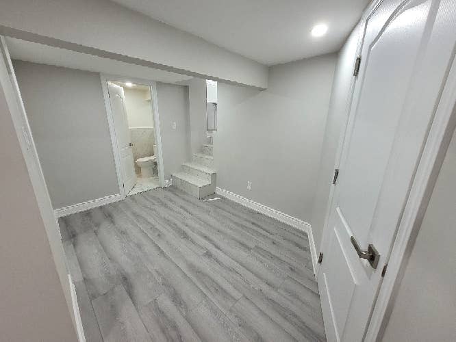 1 bedroom semi-raised basement