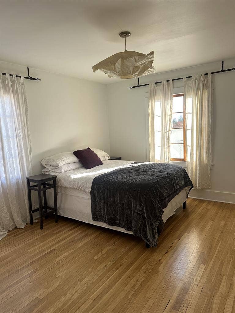 Room for rent in Echo Park Bungalow