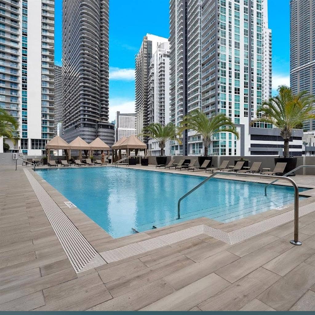 ROOM FOR RENT - BRICKELL