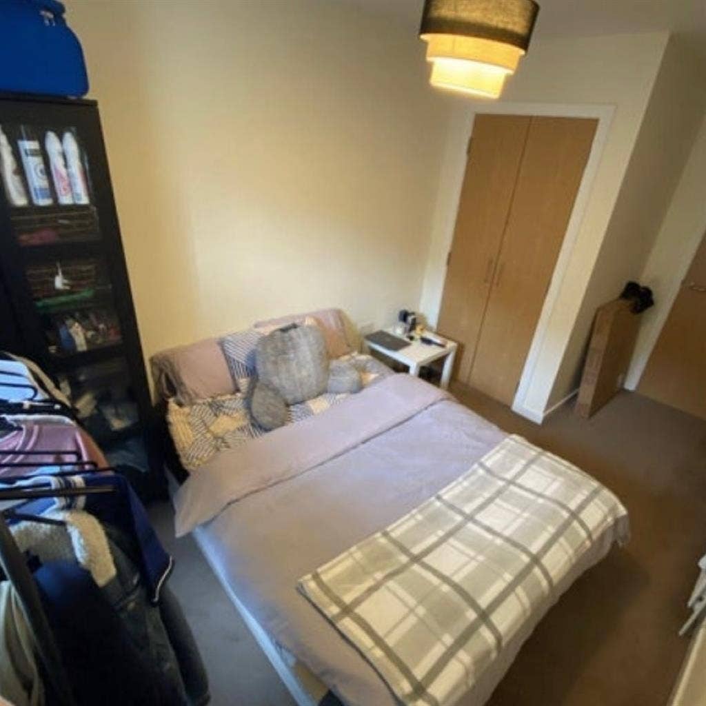 1 room fully furnished finnieston