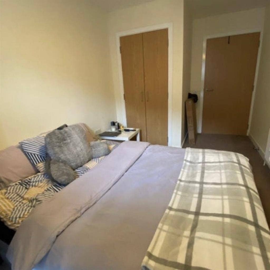 1 room fully furnished finnieston