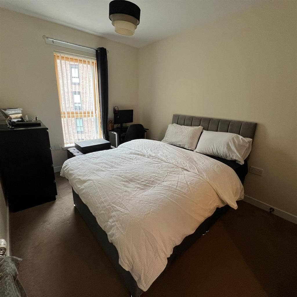 1 room fully furnished finnieston