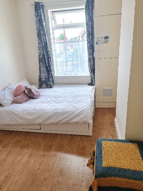 2 bed flat Clifton Area