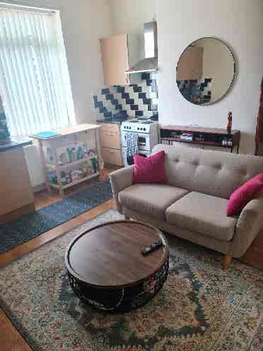 2 bed flat Clifton Area