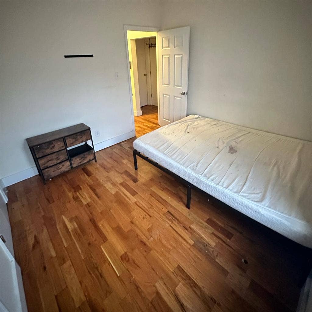 Small Crown Heights Room for Rent