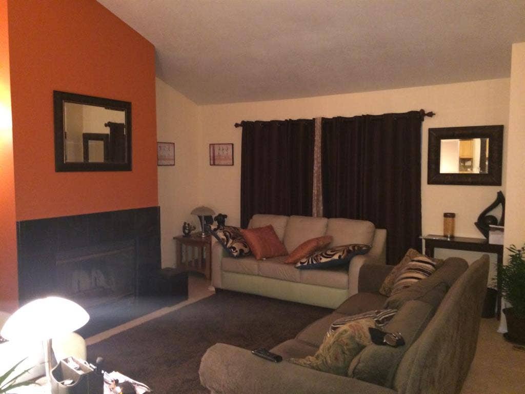 2 Rooms for Rent – $