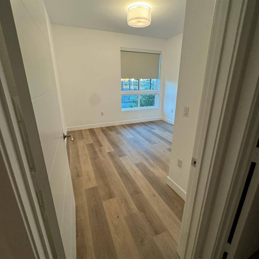 Need Roomate Asap- Modern room