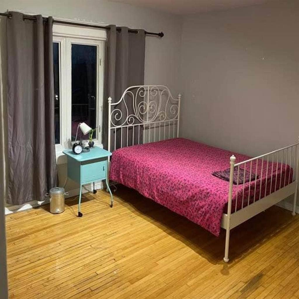 Very large room available