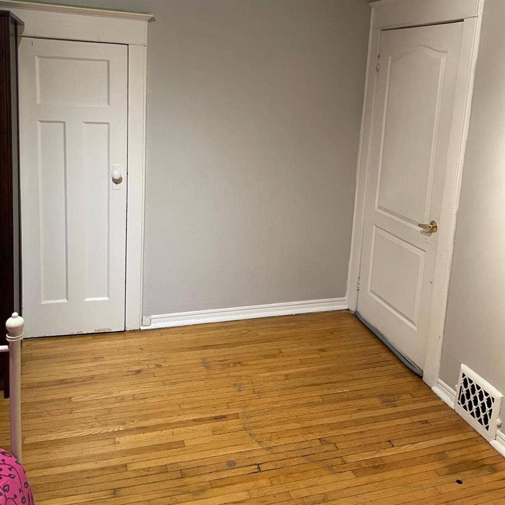 Very large room available