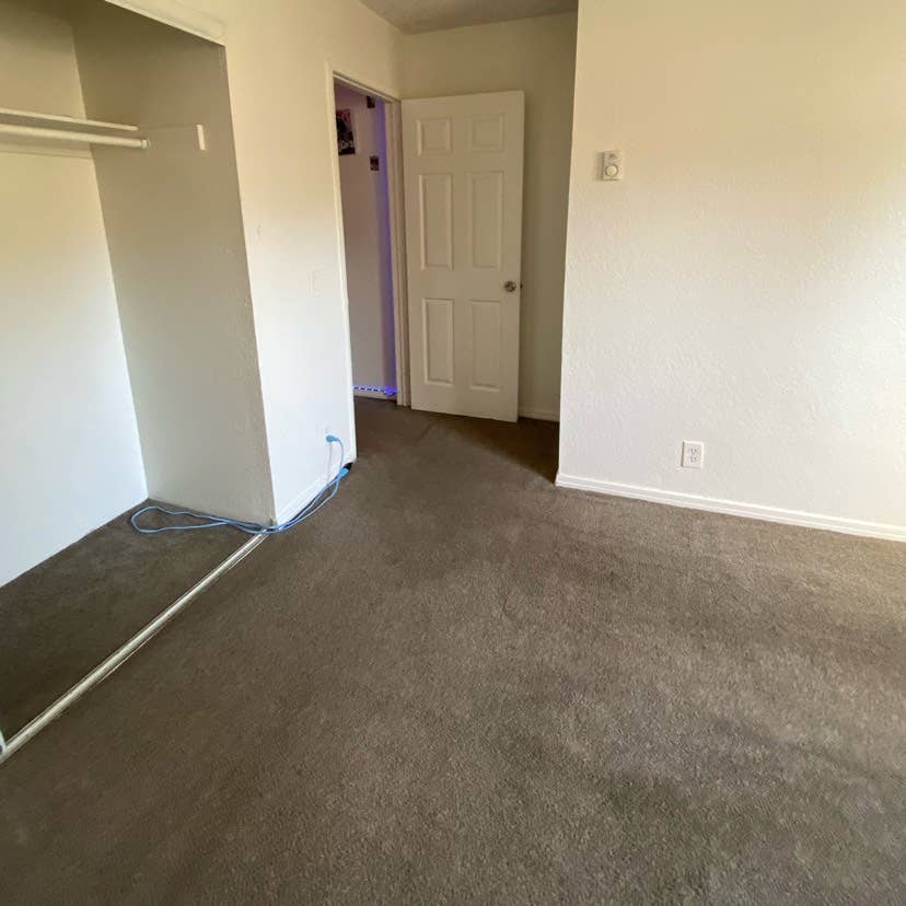 Room for rent for mid Dec