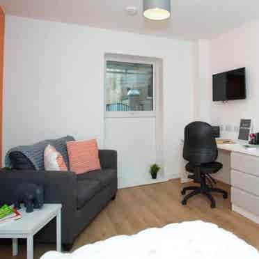 Spacious Studio Flat