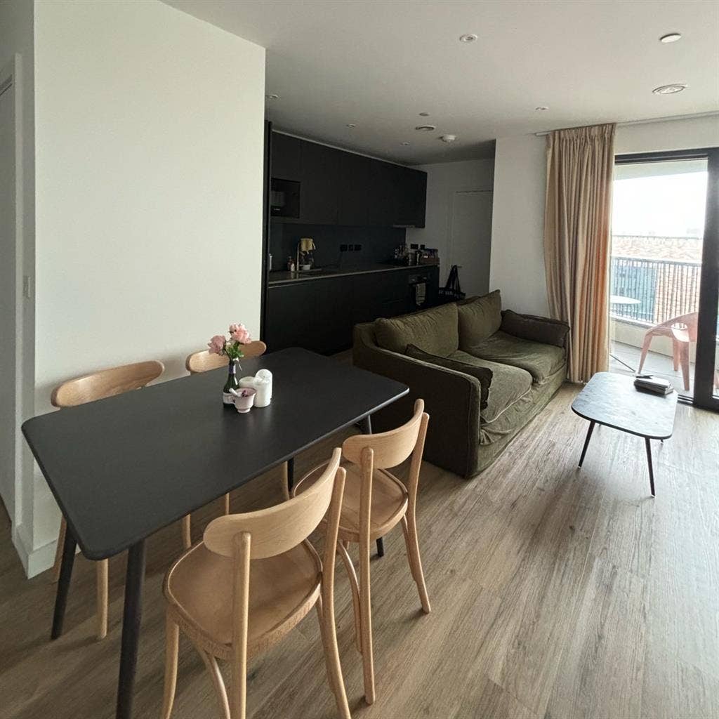 Spacious DoubleBedroom BromleyByBow