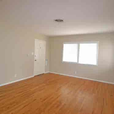 3 BEDROOM SINGLE FAMILY HOME LA