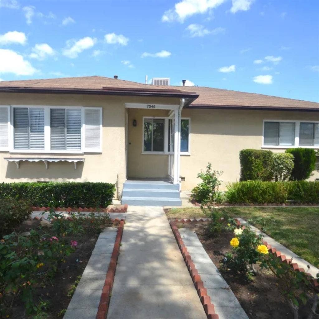 3 BEDROOM SINGLE FAMILY HOME LA