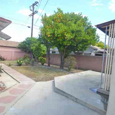 3 BEDROOM SINGLE FAMILY HOME LA