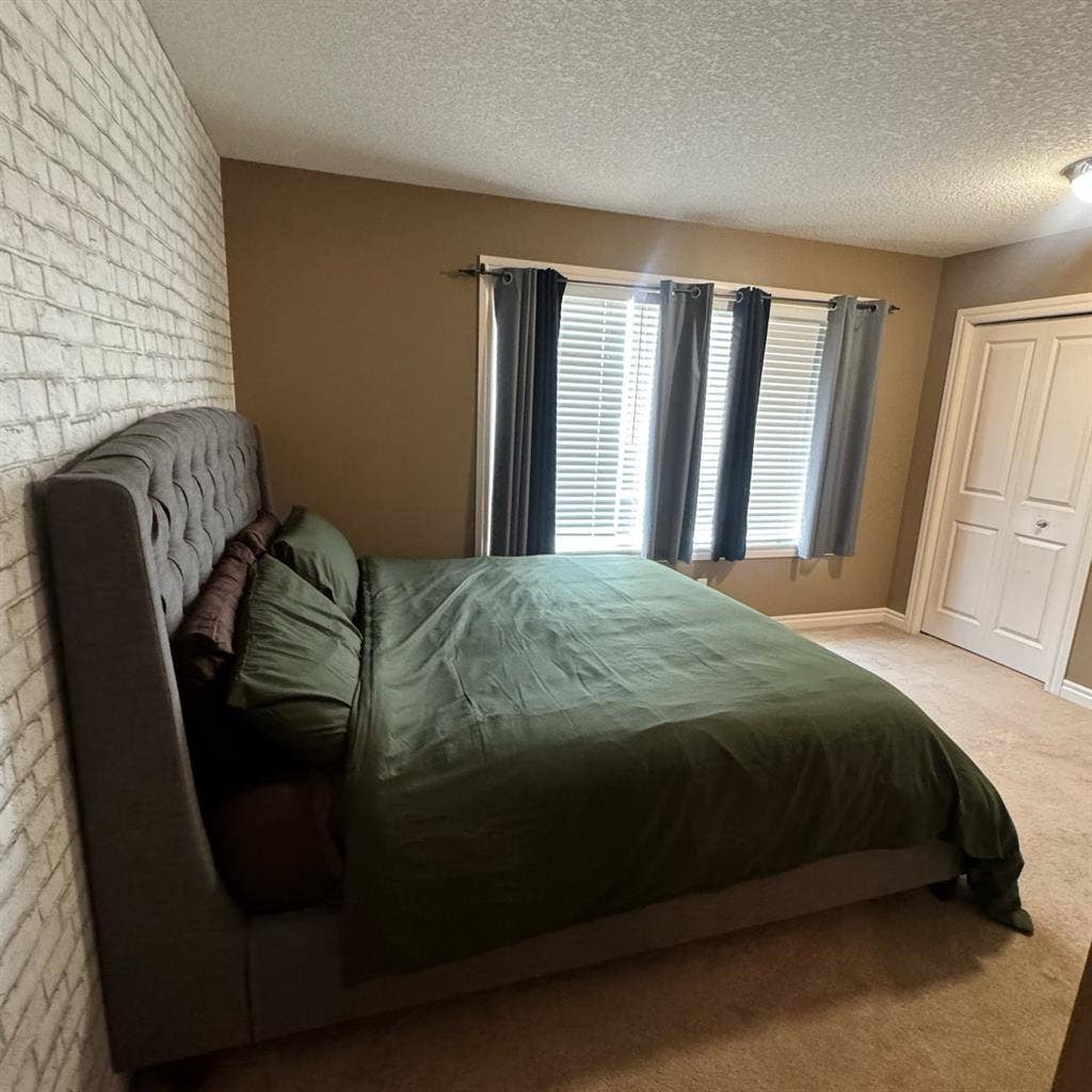 Private room for rent- roommate