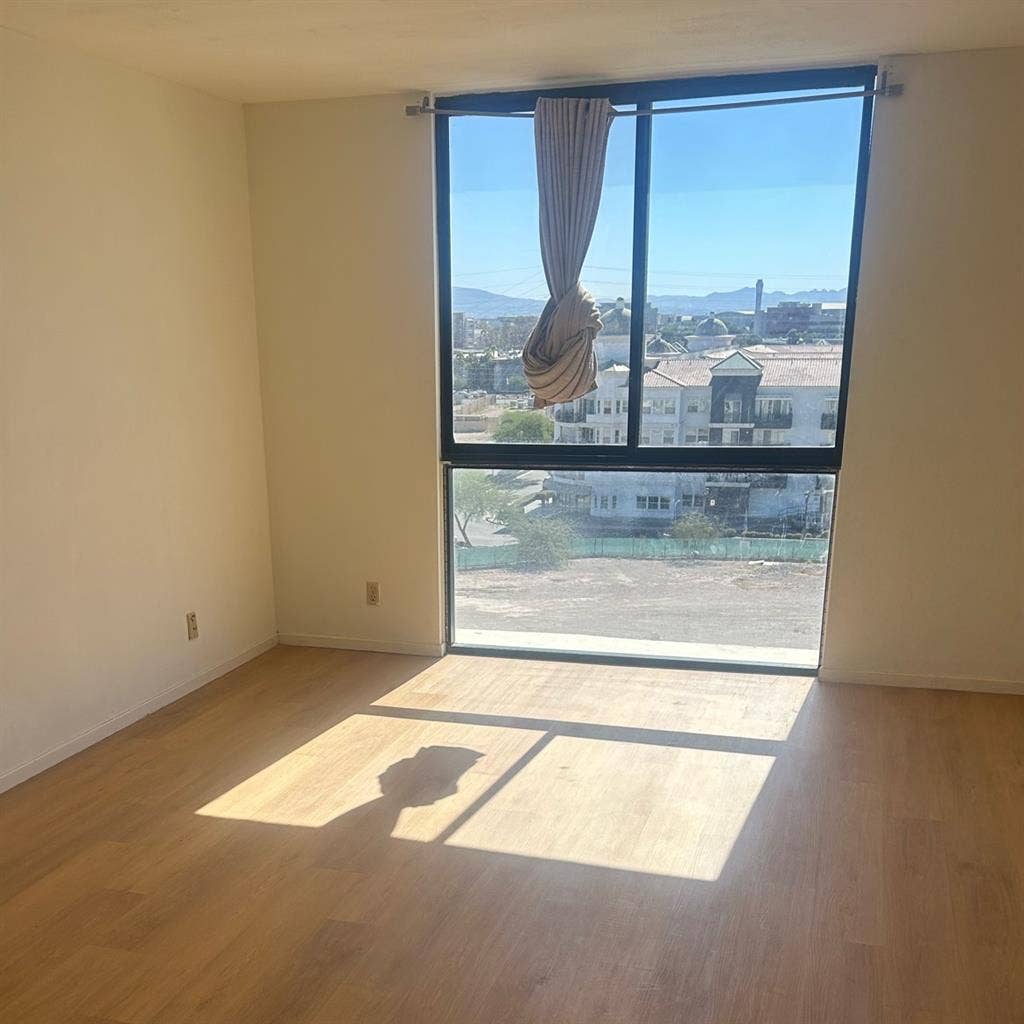 8th floor bed and bath near strip