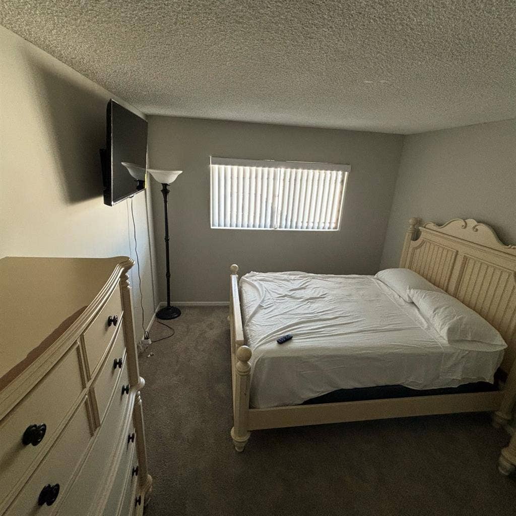 Room for rent in the center of La!!