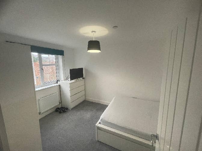 Double bed, new build, bills inc