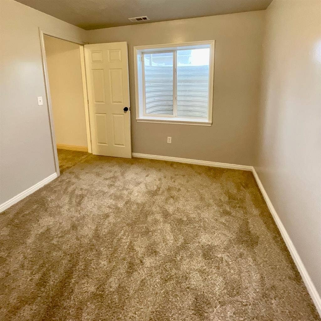 Private room for rent in Riverton