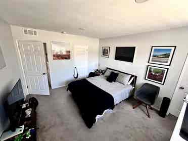 Looking for roommate to fill room