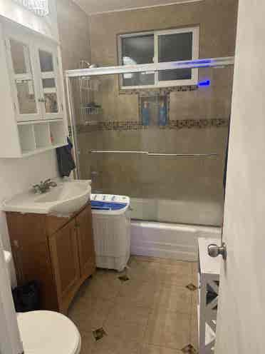 Room For Rent in Mid Wilshire KTOWN